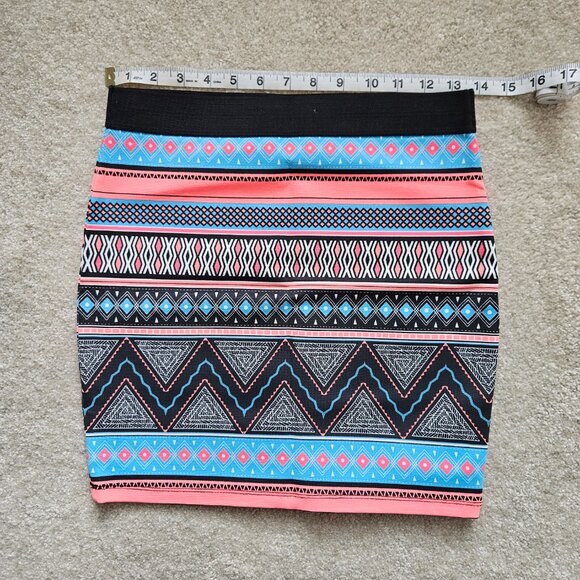 Zara Trafaluc Patterned Mini Skirt Size M - Picture 2 of 3